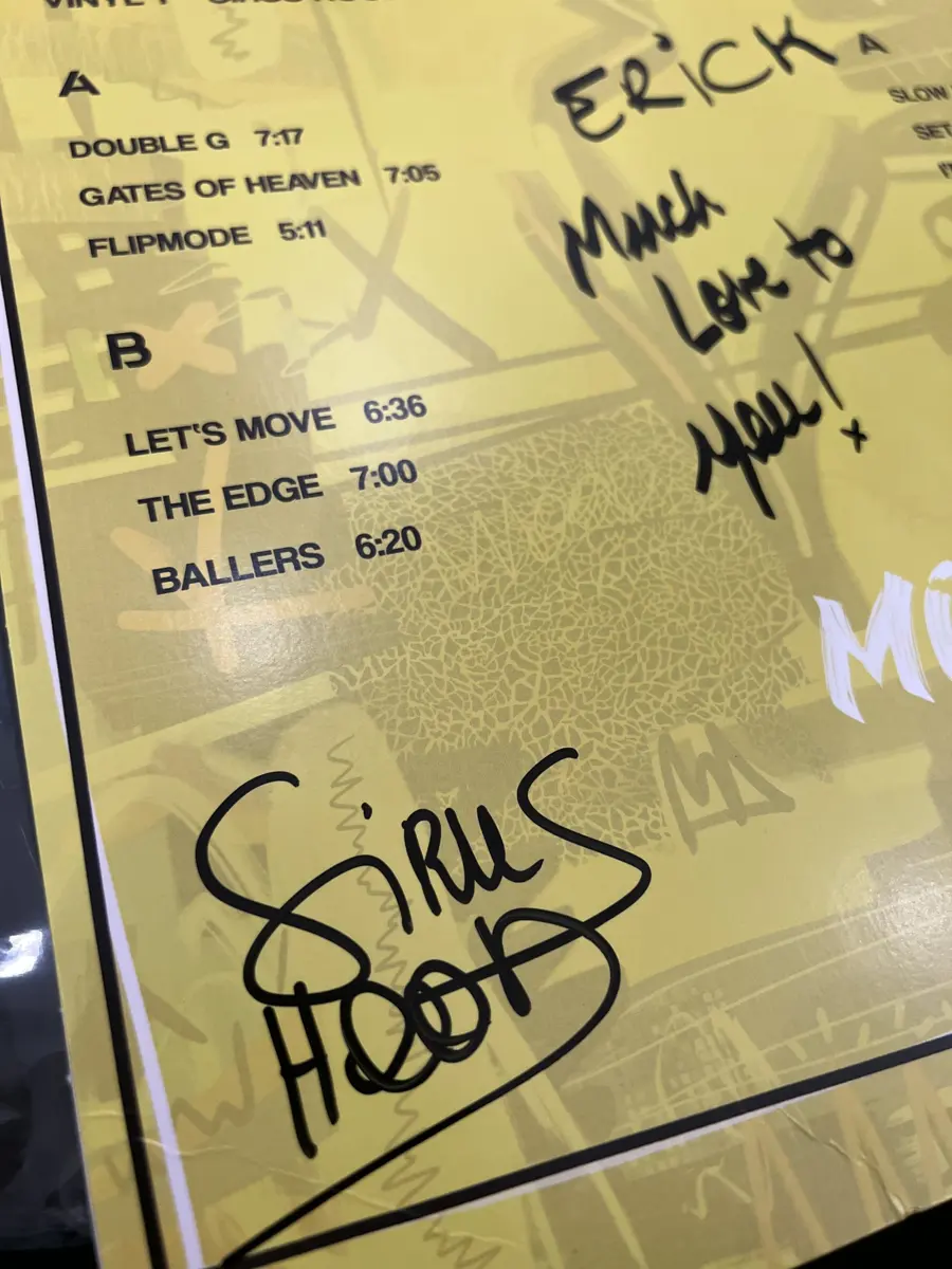 Tracklist em vinil autografada para o Erick por Sirus Hood